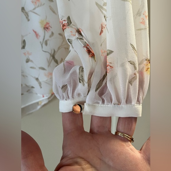 White House Black Market Floral White Blouse Women’s Size 0 - Picture 2 of 16